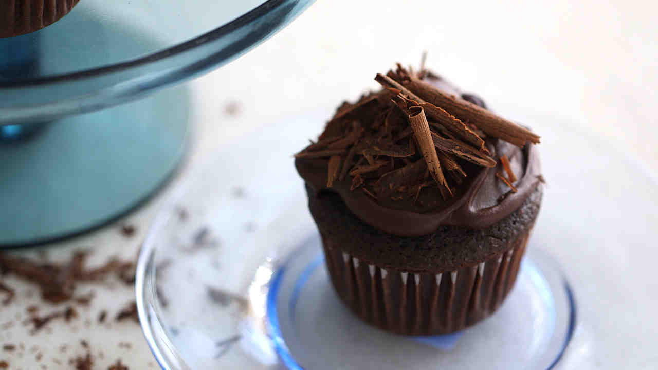 Video Devil S Food Cupcakes Video Martha Stewart