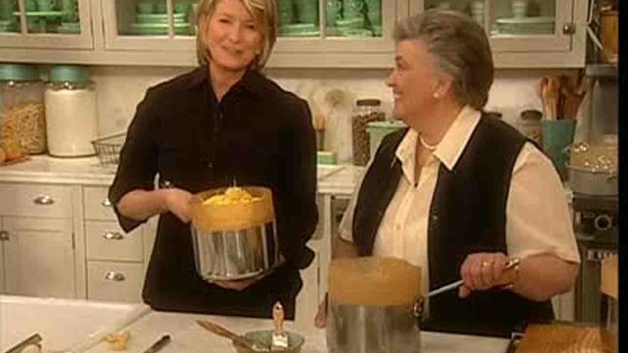 Video Decorating Ukrainian Easter Bread Part 1 Martha Stewart