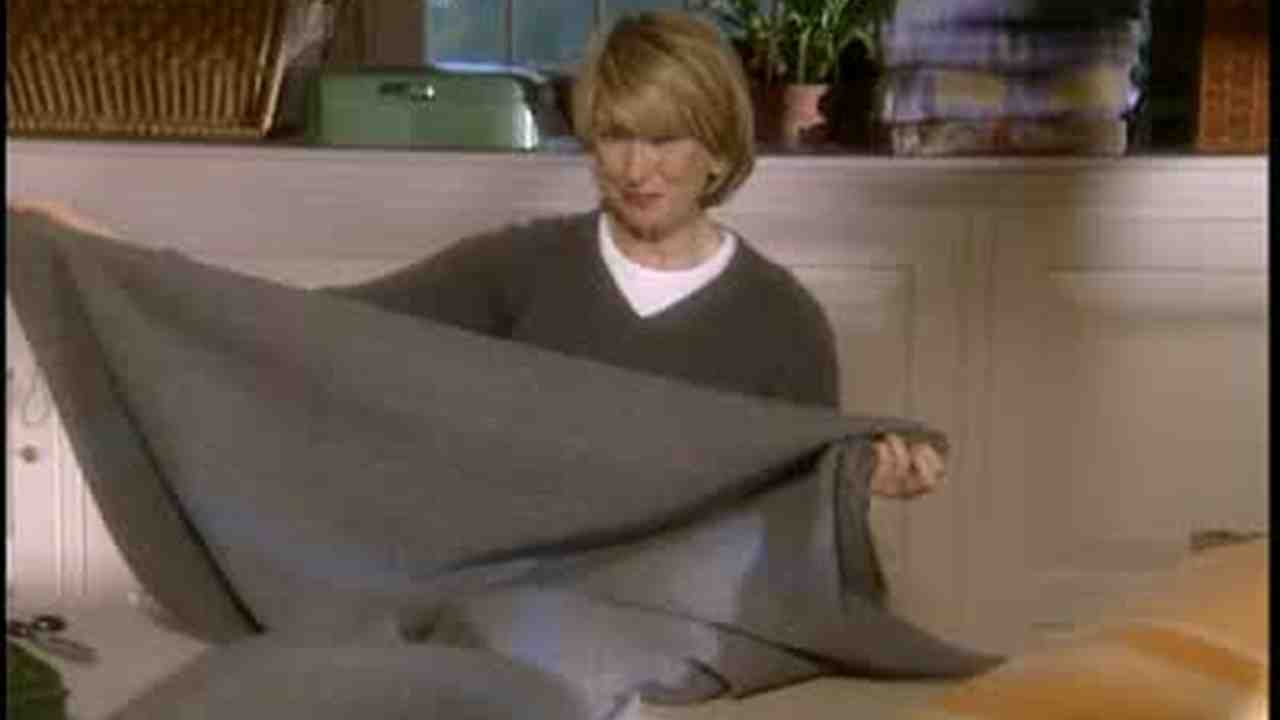Video How To Make A Pillow And Blanket Set For The Car Martha