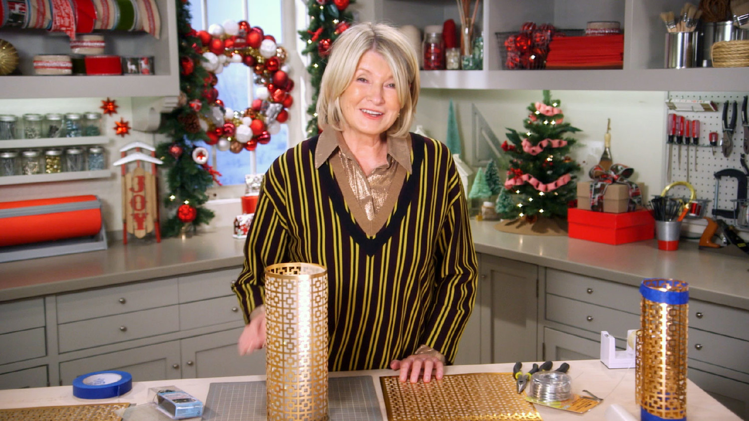 video-how-to-decorate-with-lights-martha-stewart