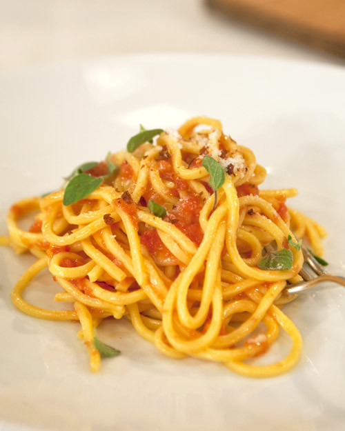 Spaghetti Alla Chitarra Con Pomodoro Recipe | Martha Stewart