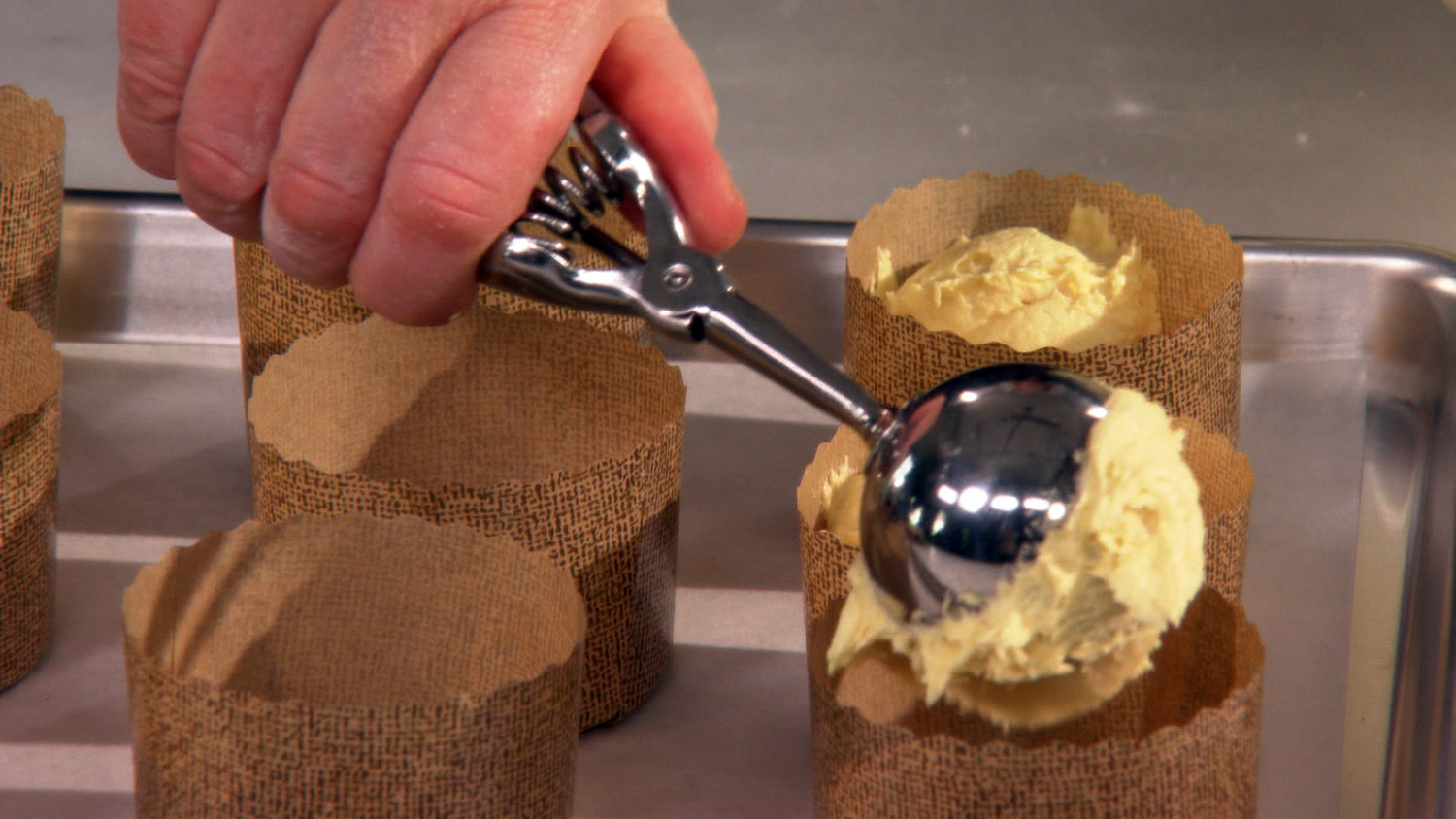 Video Tip Filling Muffin Cups Martha Stewart