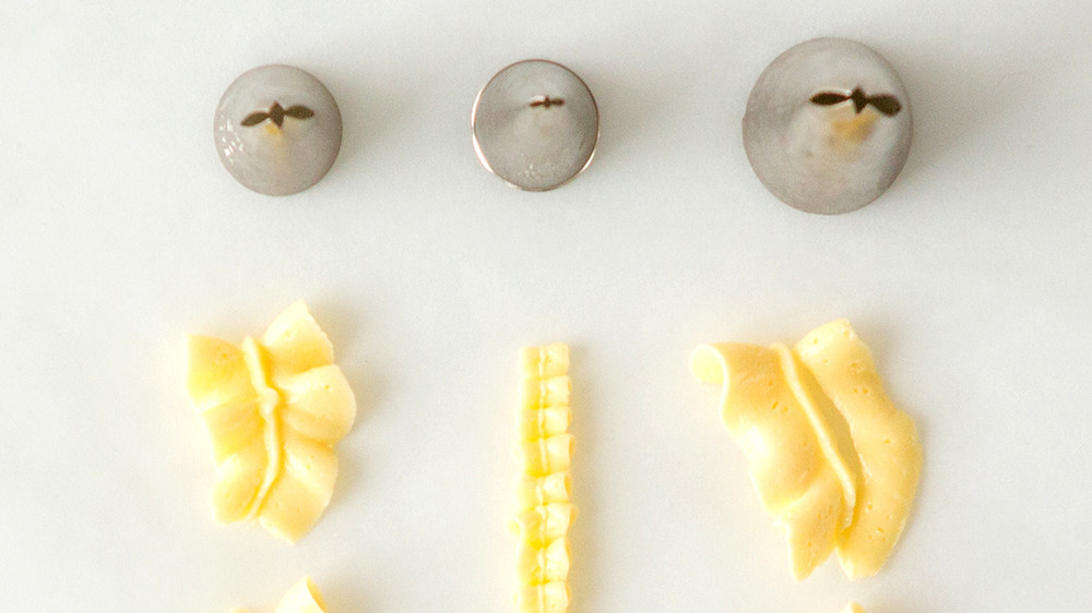 Video How to Pipe Using a Leaf Tip Martha Stewart