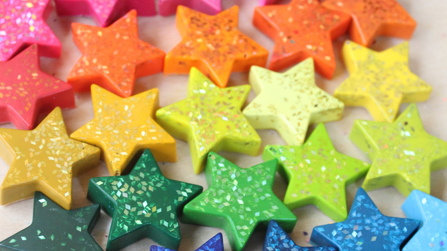 Star-Shaped Glitter Crayons | Martha Stewart1500 x 844