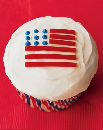 0306_kids_flagcupcake.jpg