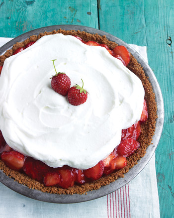 med104169_0609_strawberry_pie.jpg