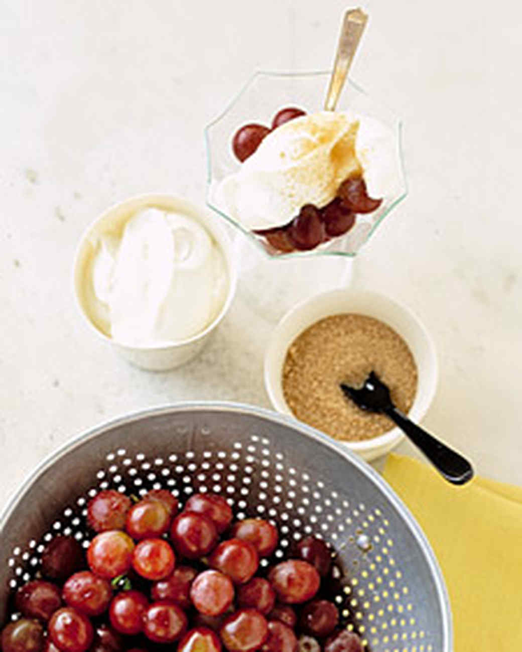 Grapes With Sour Cream and Brown Sugar