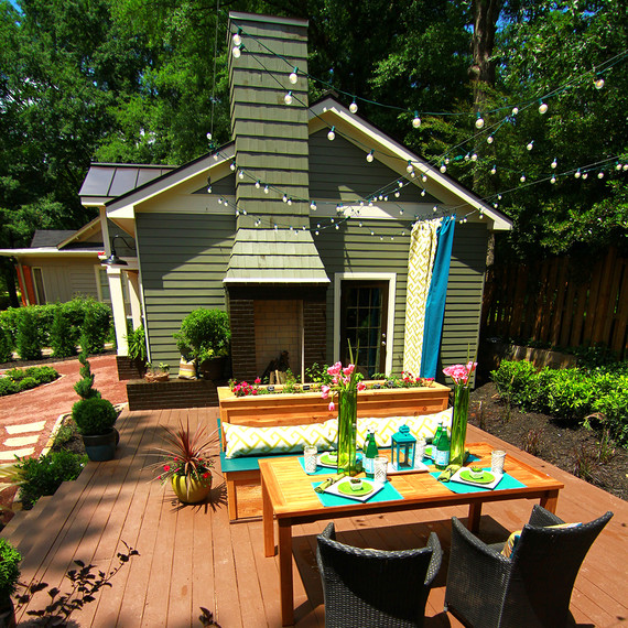 How to Turn a Small Backyard into an Entertaining Oasis ...