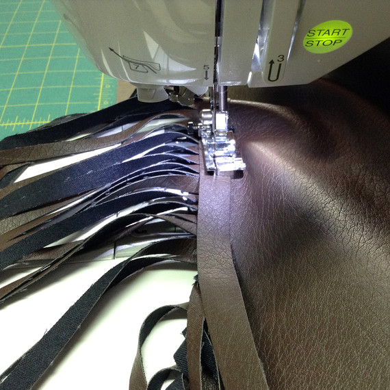 topstitch-tieband-0915.jpg (skyword:182688)