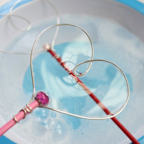heart-bubble-wands10-0117.jpg (skyword:389115)