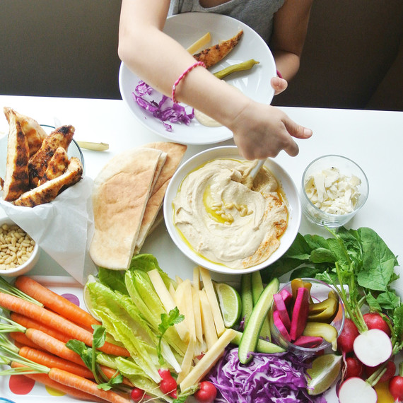 hummus-table-veggies-0116.jpg (skyword:223271)
