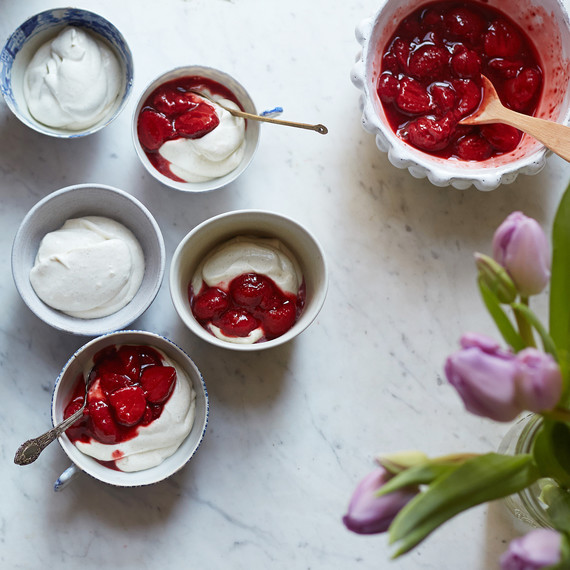 white-chocolate-mousse-0516-2.jpg (skyword:271402)
