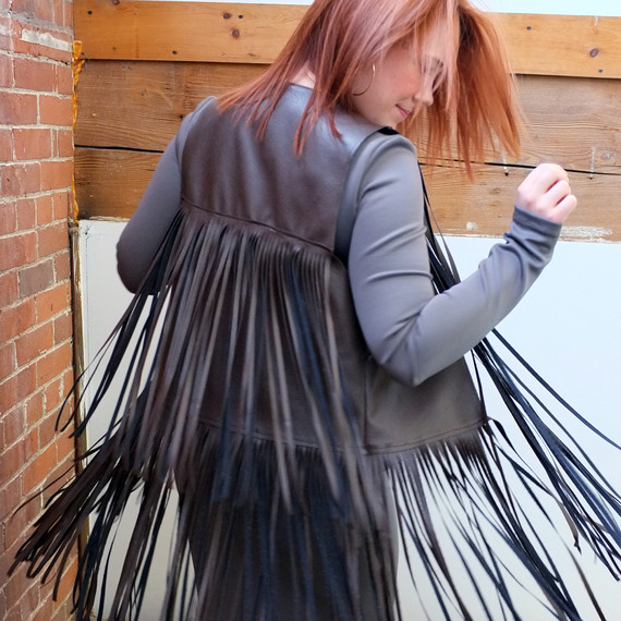 backview-fringevest-twirl-0915.jpg (skyword:182446)