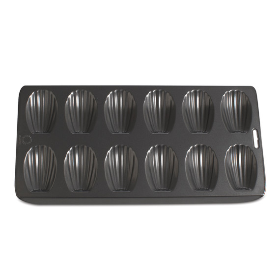 msmacys-madeleinepan-retail-0514.jpg