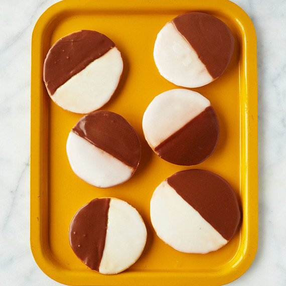 black-and-white-cookies-078-d113085.jpg