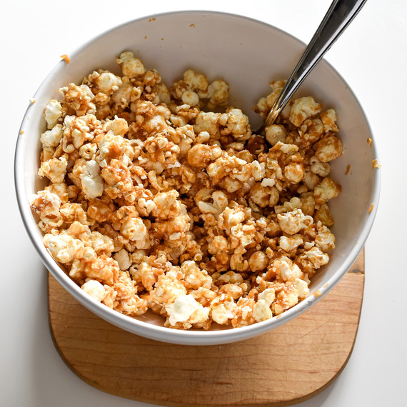 chocolate-peanutbutter-popcorn-02168.jpg (skyword:225111)