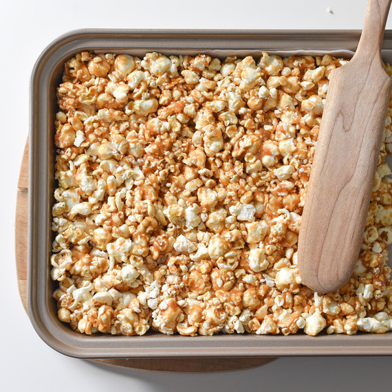 chocolate-peanutbutter-popcorn-02169.jpg (skyword:225112)