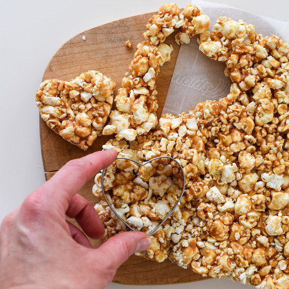 chocolate-peanutbutter-popcorn-021610.jpg (skyword:225113)