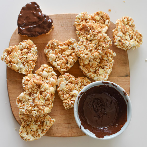 chocolate-peanutbutter-popcorn-021611.jpg (skyword:225115)