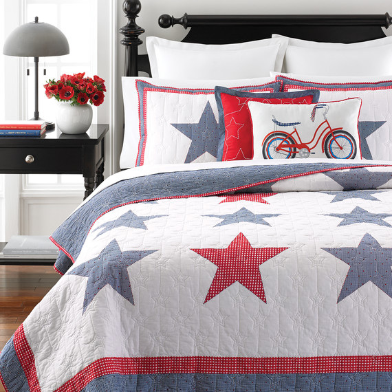 msmacys-starspangledquilt-bed-retail-0614.jpg