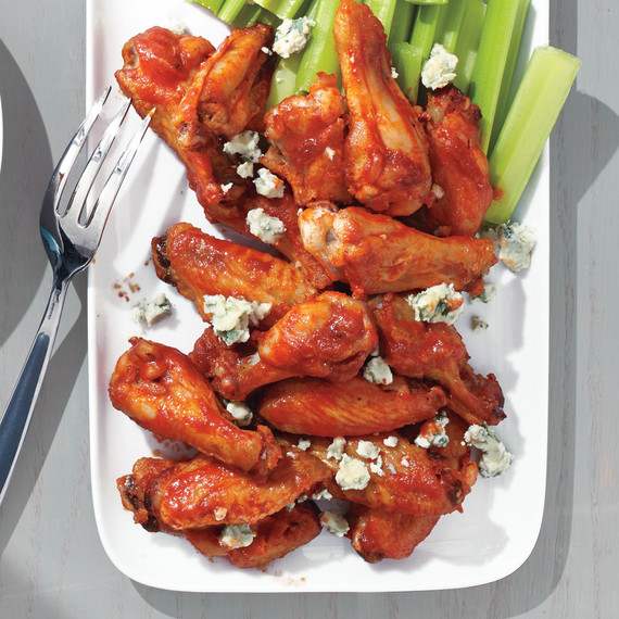 sriracha-buffalo-chicken-wings-371-d112539.jpg