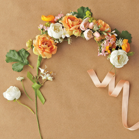 maggie-bryan-flower-hair-wreath-002-mwd110020.jpg