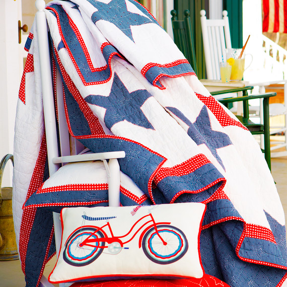 msmacys-starspangledquilt-outside-retail-0614.jpg