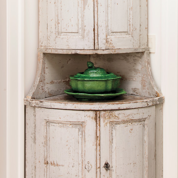 loi-thai-home-maryland-corner-cabinet-10-d112070.jpg