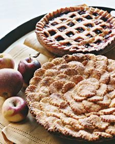 Spiced Apple Pie with Fluted Round Cutouts_image