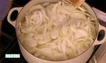 Video: Martha's Simple French Onion Soup | Martha Stewart