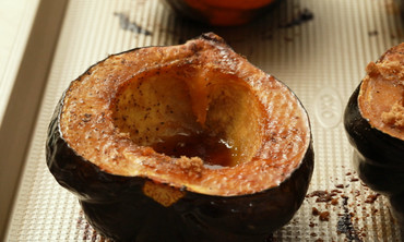 baked acorn squash slices with brown sugar and pecans baked acorn squash slices with brown sugar and pecans