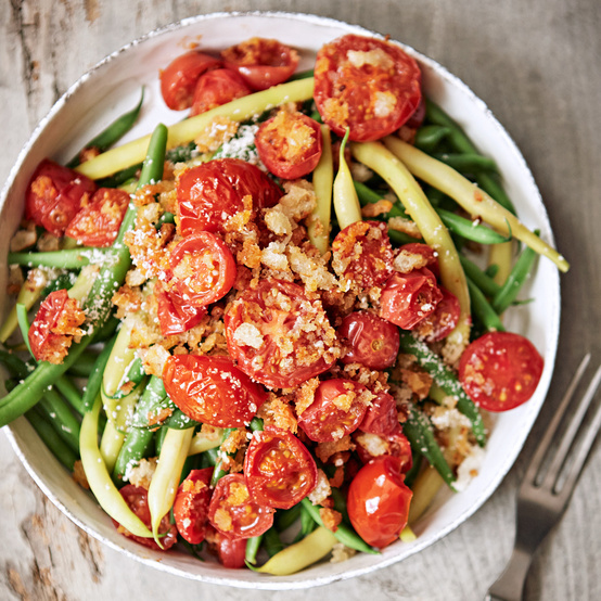 Green Beans with Tomatoes and Crispy Breadcrumbs