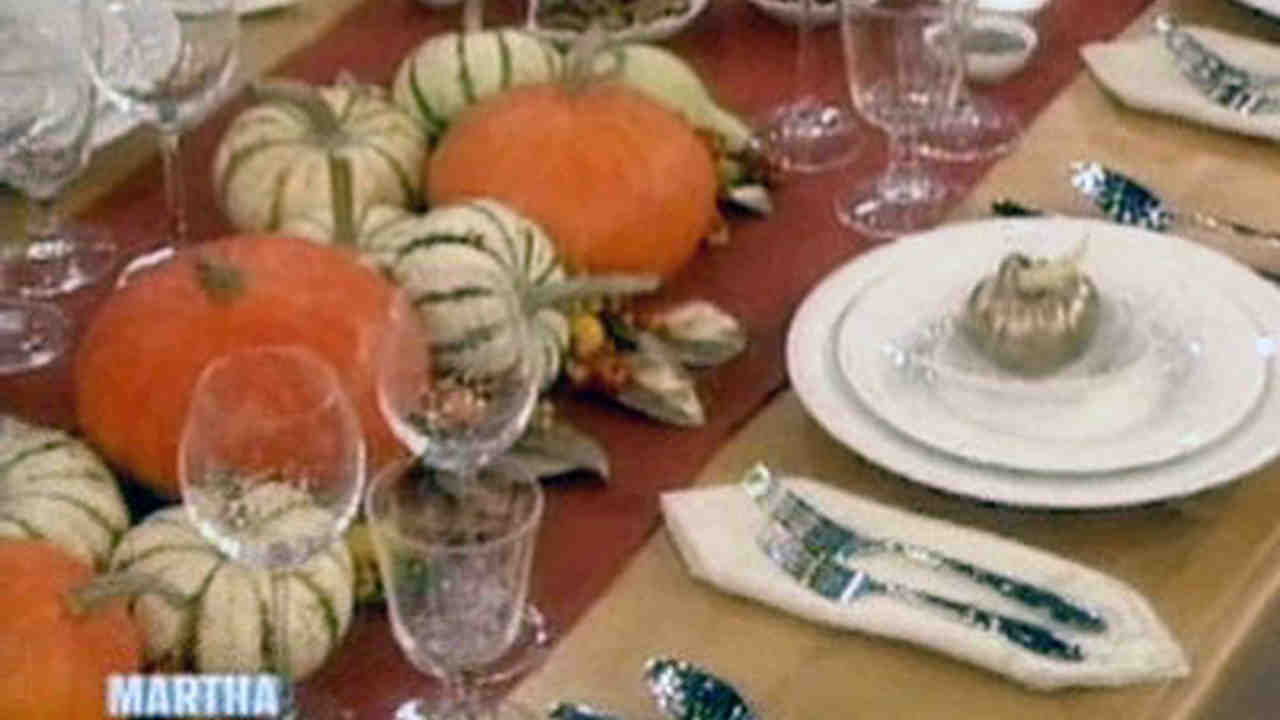 Video: Martha Sets a Thanksgiving Table Featuring the Macy\'s Martha ... Video: Martha Sets a Thanksgiving Table Featuring the Macy\'s Martha ...