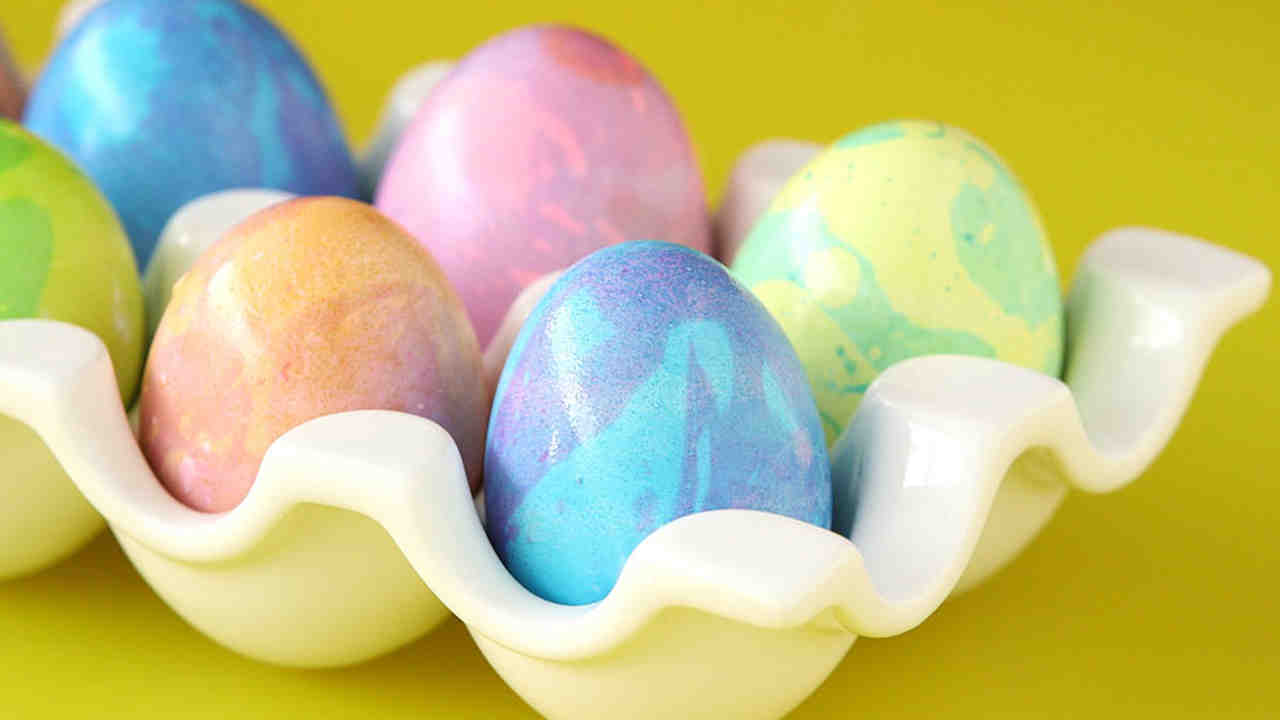 Video: How to Marbleize Easter Eggs | Martha Stewart Video: How to Marbleize Easter Eggs | Martha Stewart