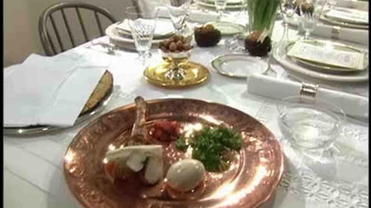 Video: Setting a Passover Seder Table | Martha Stewart Video: Setting a Passover Seder Table | Martha Stewart
