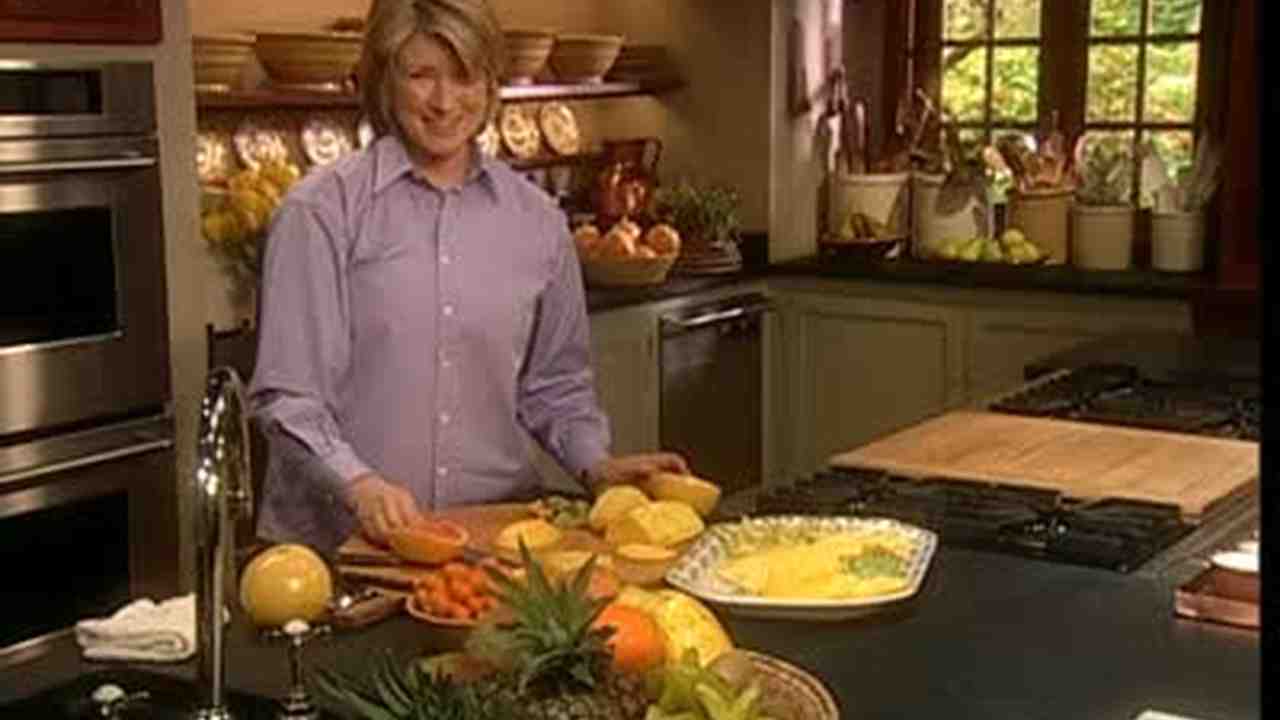 how to cut pineapple for fruit platter