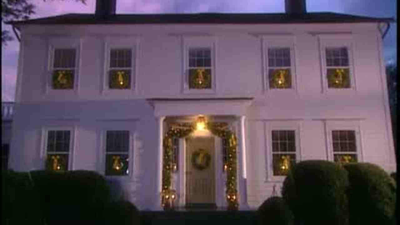 Best Hanging Garland Around Front Door Gu68 Roccommunity Popular How To Hang A Holiday Garland Part 1 Martha Stewart Hl38
