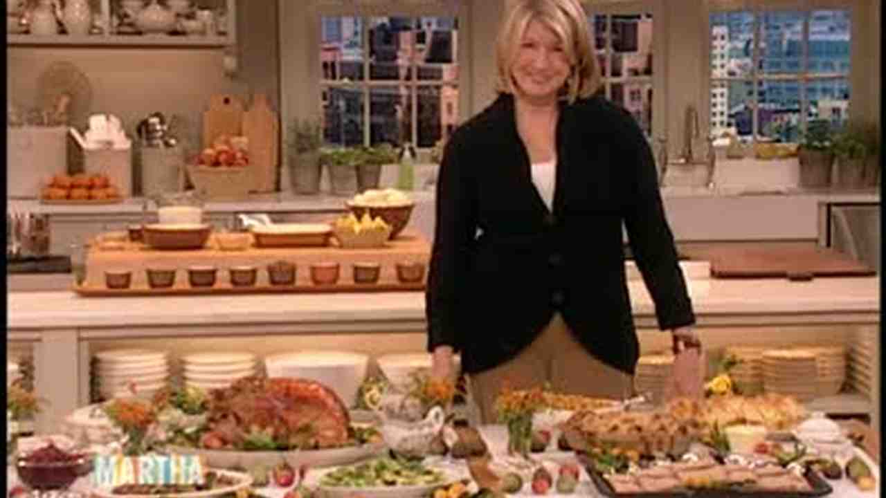 Video: How to Set Up a Functional Buffet Table | Martha Stewart Video: How to Set Up a Functional Buffet Table | Martha Stewart