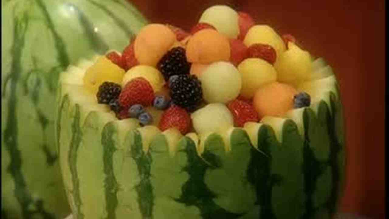 Video: How to Compile a Fresh Watermelon Basket | Martha Stewart Video: How to Compile a Fresh Watermelon Basket | Martha Stewart