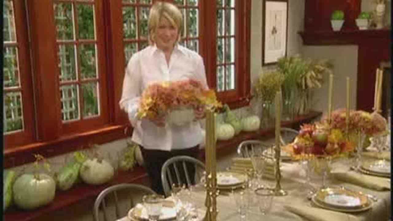 Video: How to Set A Festive Thanksgiving Dinner Table | Martha Stewart Video: How to Set A Festive Thanksgiving Dinner Table | Martha Stewart
