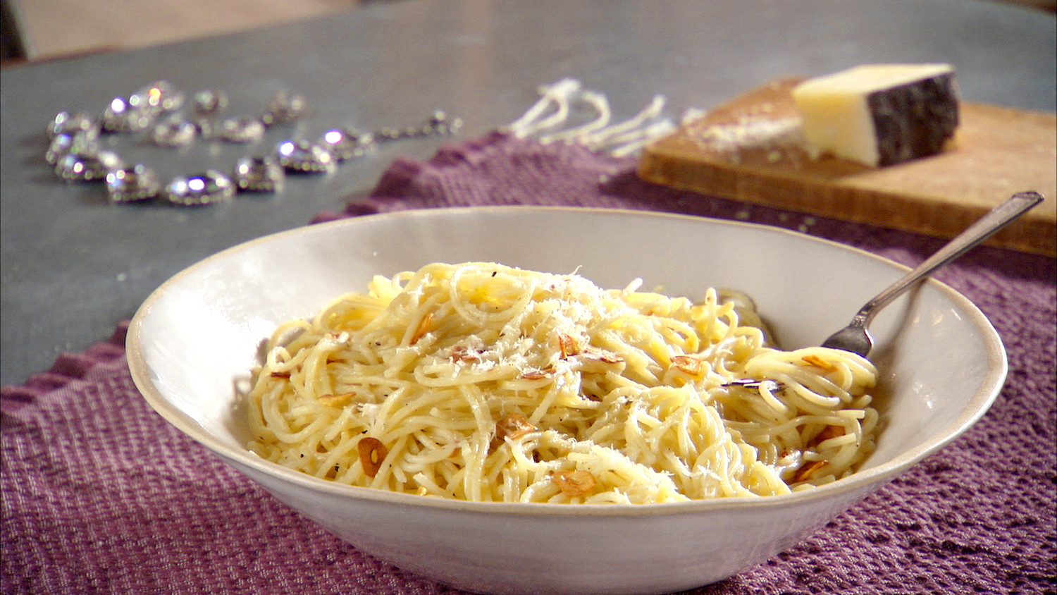 Spaghetti with Garlic Three Ways