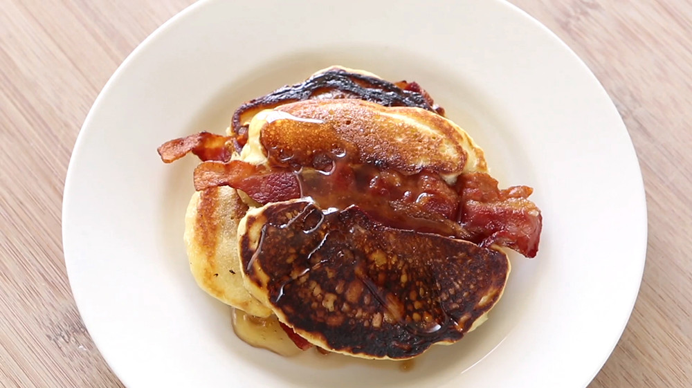 Video Bacon pancakes Martha Stewart