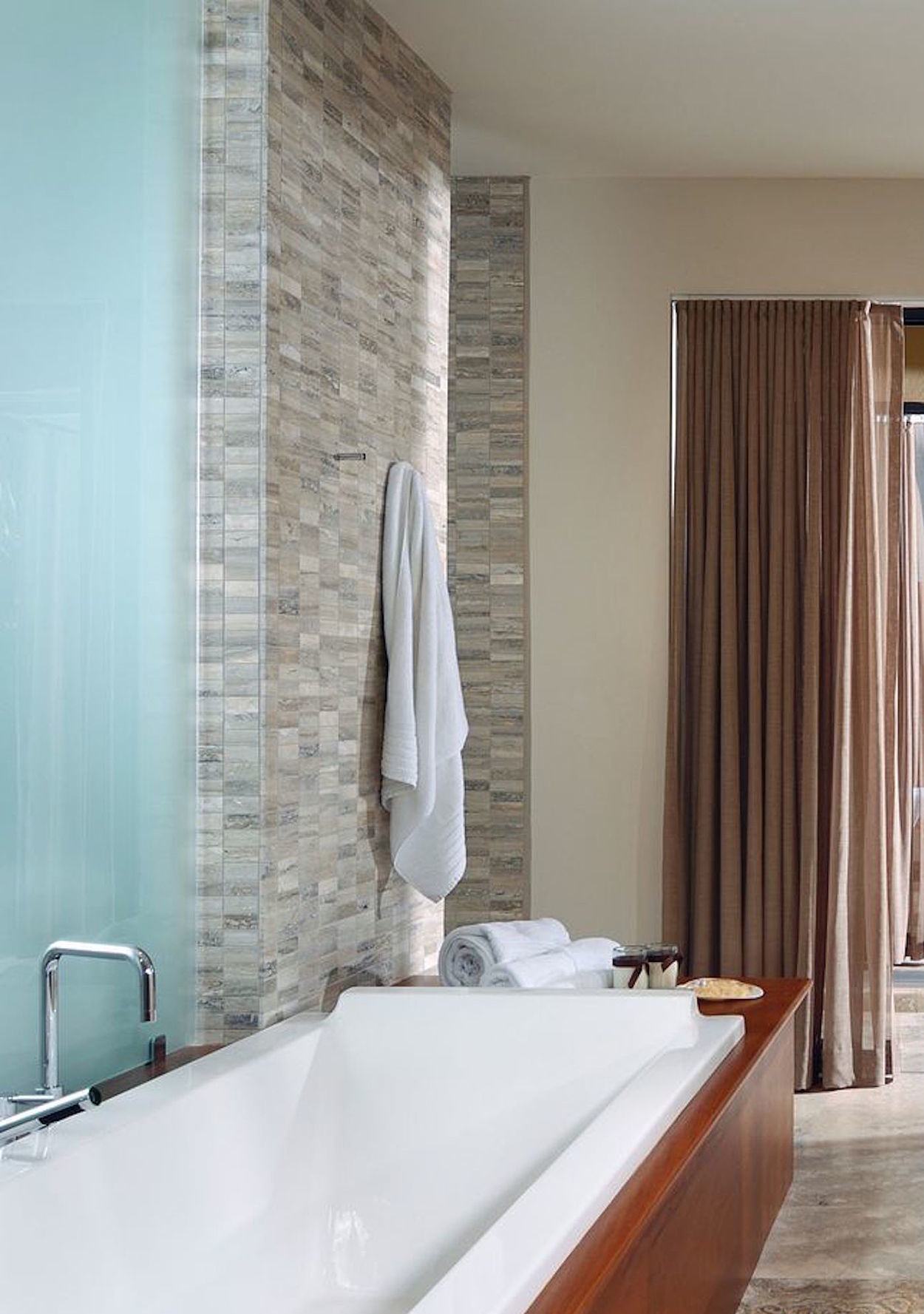 How to Turn Your Bathroom Into a Personal Home Spa 