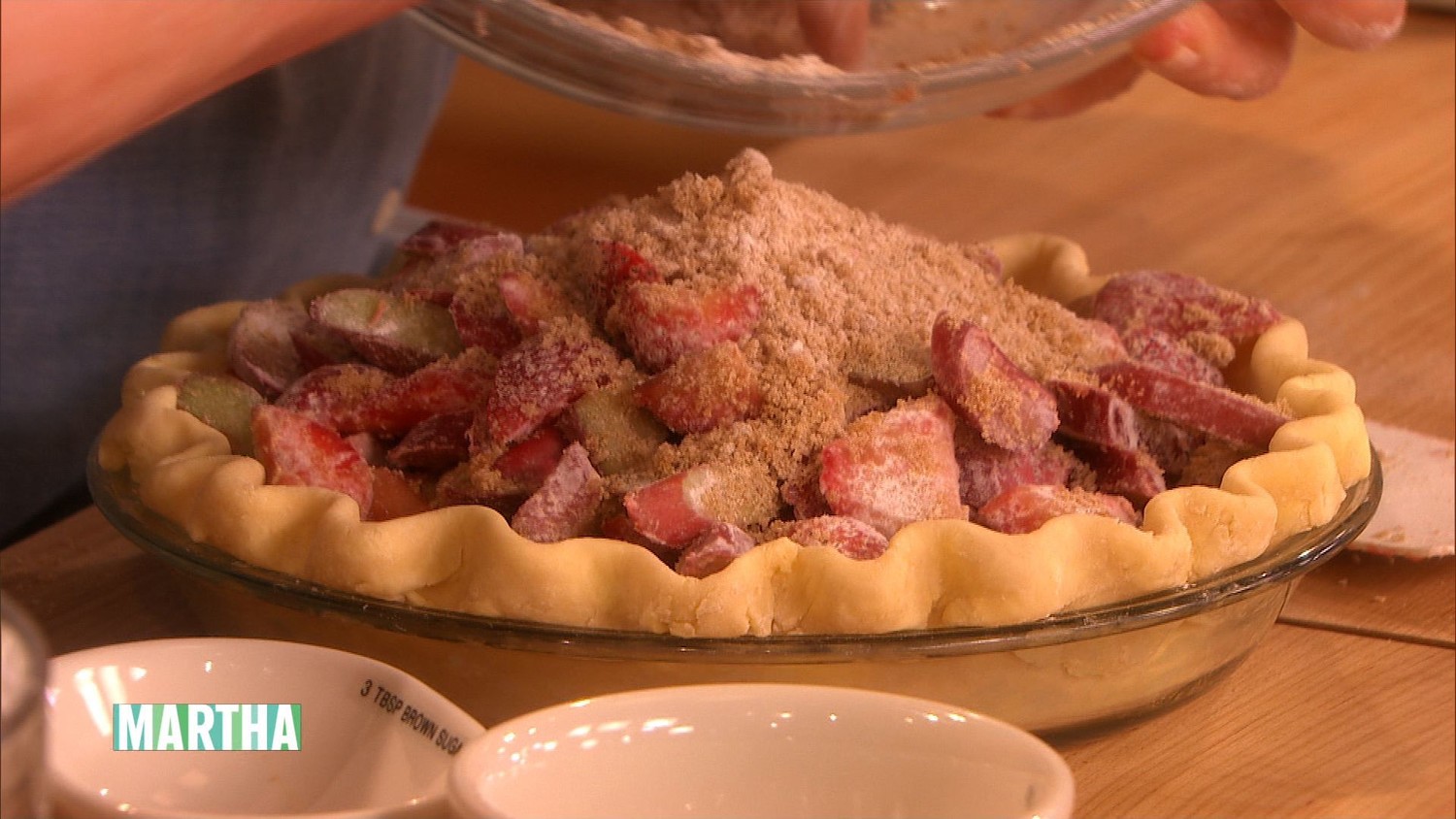 Video Strawberry Rhubarb Pie Martha Stewart   Show Preview 7133 Horiz 