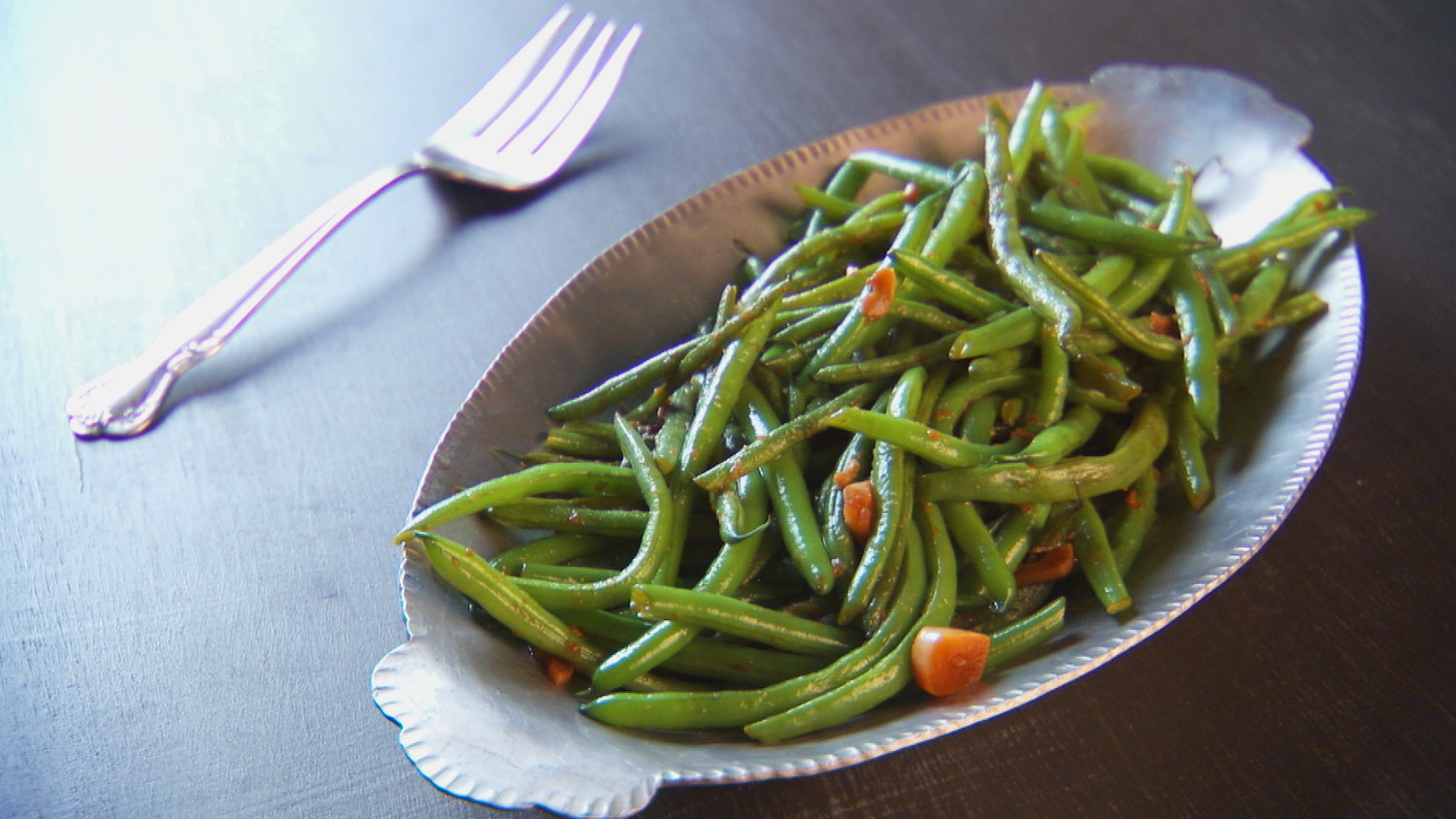Ginger Garlic Glazed Green Beans Recipe & Video Martha Stewart