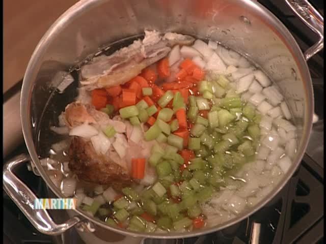 Video: Simple Turkey Broth | Martha Stewart