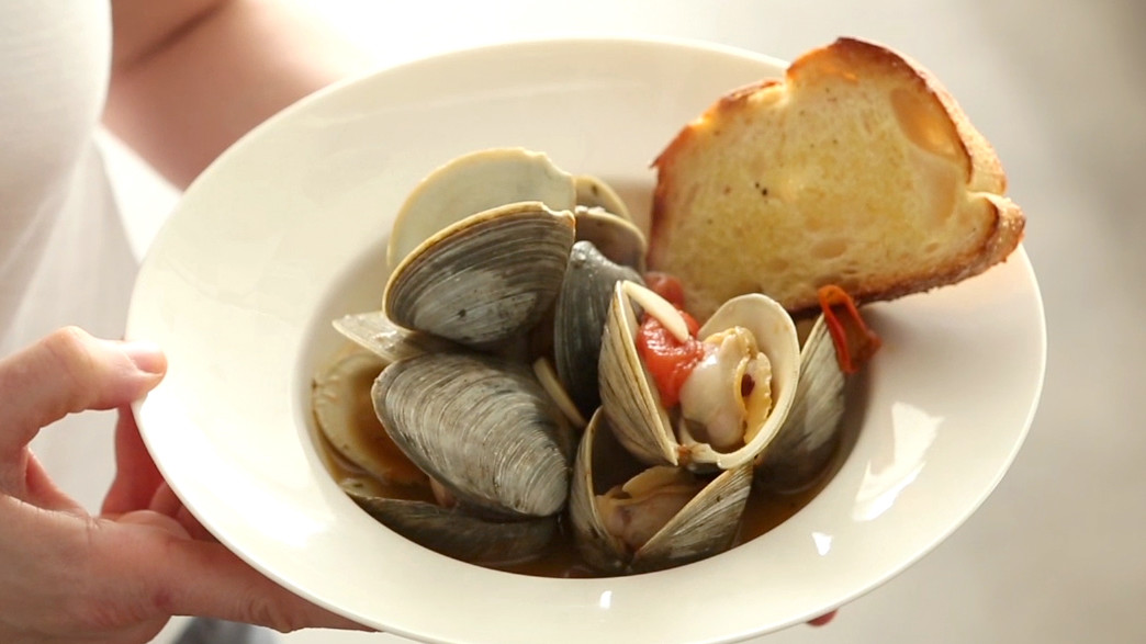 Video: Clams and Tomatoes | Martha Stewart