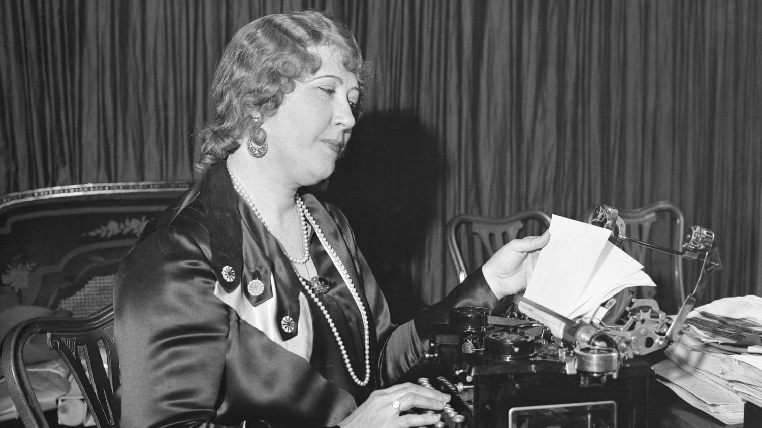 Meet Beulah Louise Henry: She Invented the Bobbinless Sewing Machine