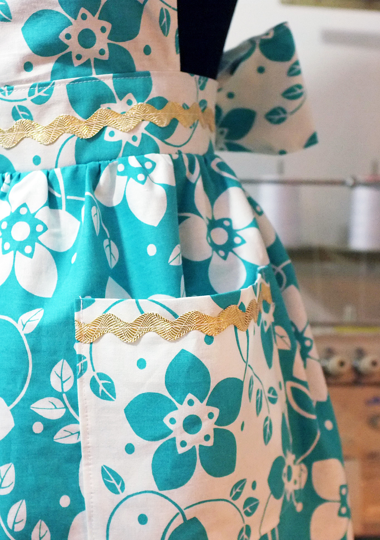 How to Sew Your Own Vintage-Inspired Apron | Martha Stewart