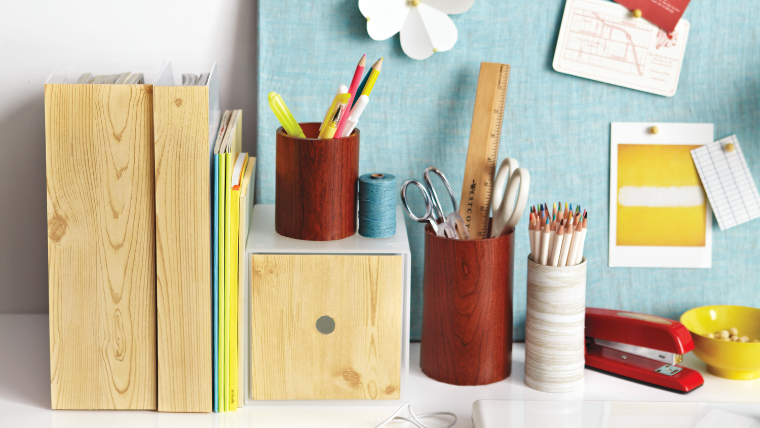 wood office accessories        
        <figure class=